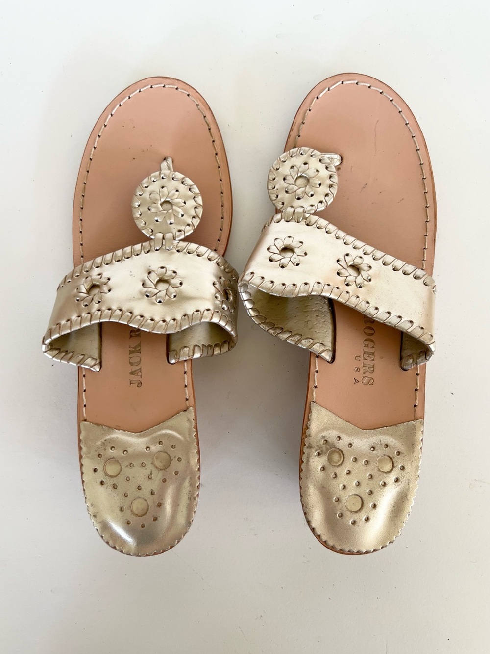 Jack Rogers Mid Wedge 2" Leather Thong Sandals in Metallic Platinum, 8M - Picture 3 of 13